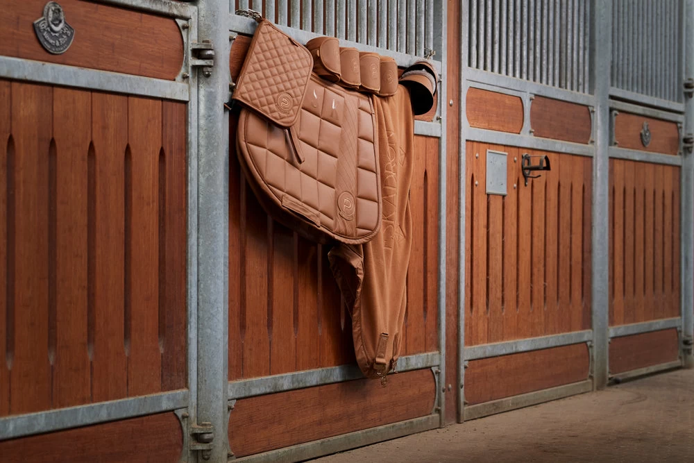 Eskadron Platinum Collection Folder For Equine Passport Faux Leather Cognac - Image 2